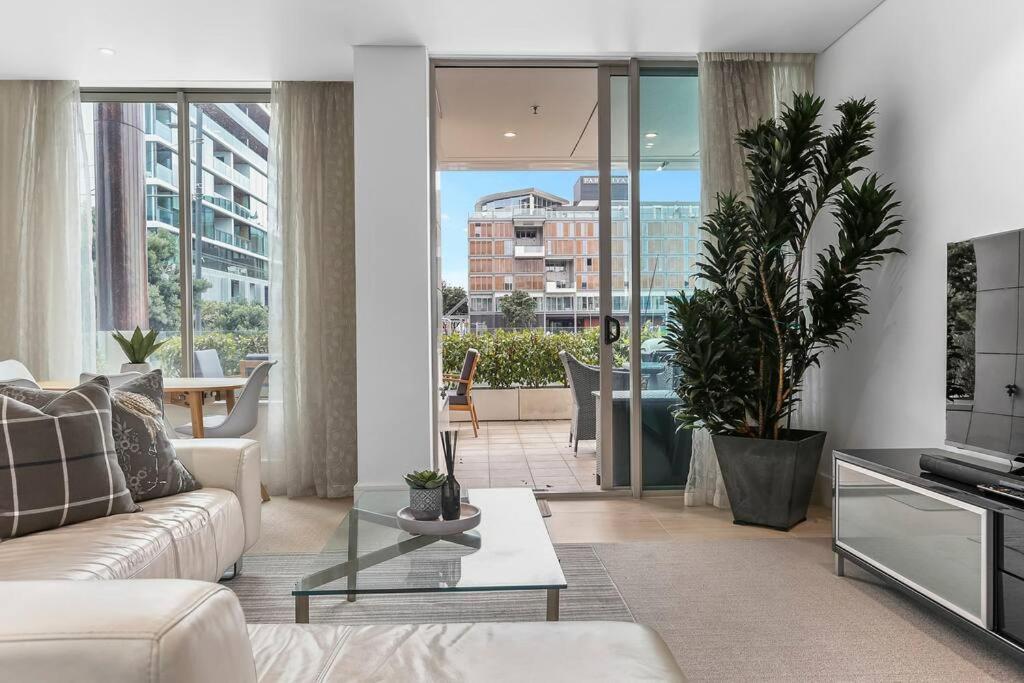 Elegant & Sunny Living With Stunning Marina Views Apartment Auckland Exterior photo